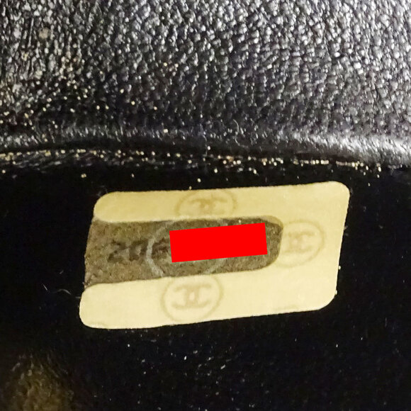 CHANEL Black Lambskin Leather Shoulder Bag - Picture 8 of 16